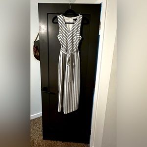 Women’s romper, jumpsuit, black and white, Tie in front , Banana Republic